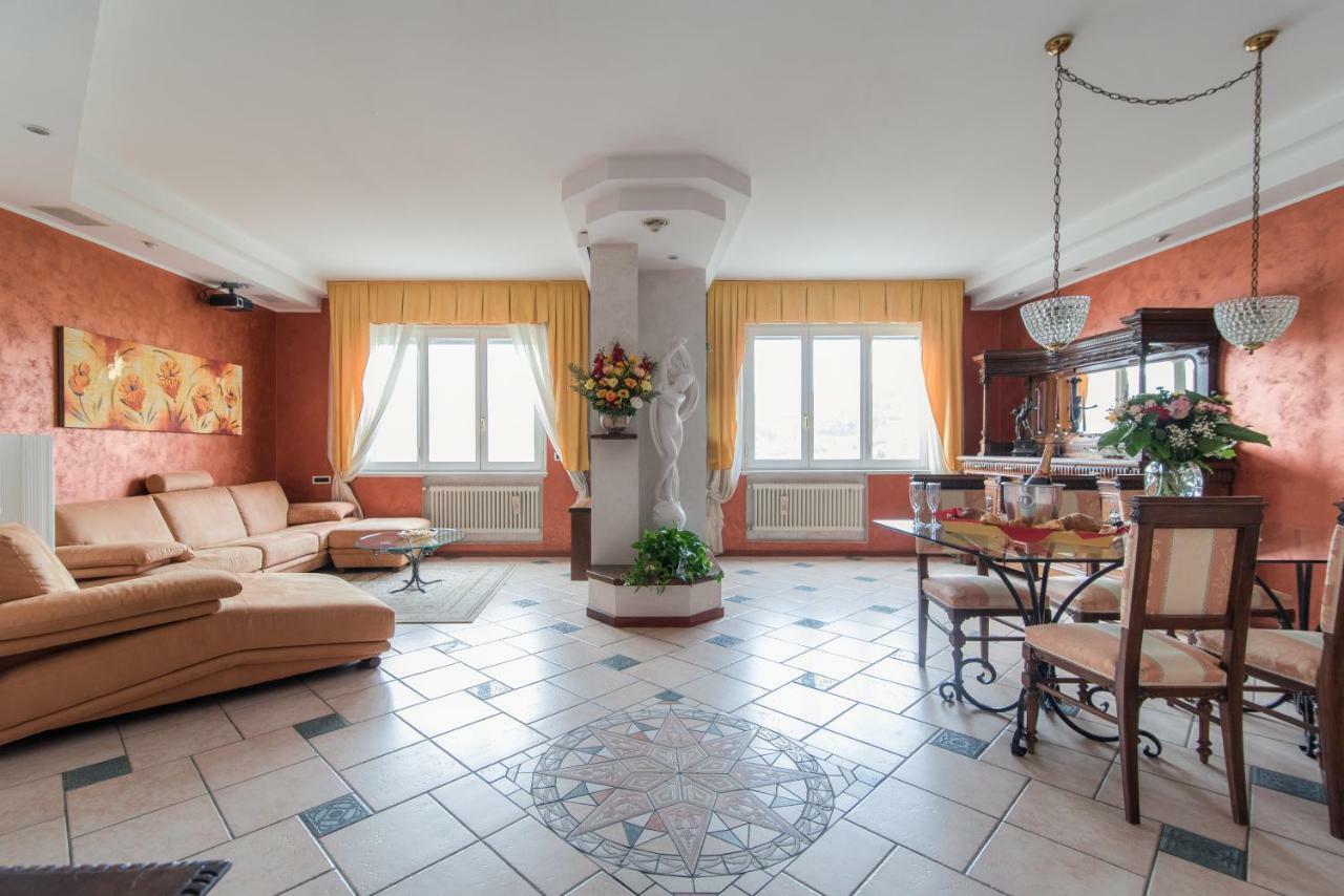 Lo Specchio Sul Lago - By House Of Travelers - Como Exterior foto