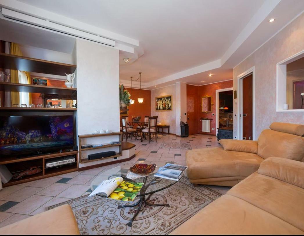 Lo Specchio Sul Lago - By House Of Travelers - Como Exterior foto